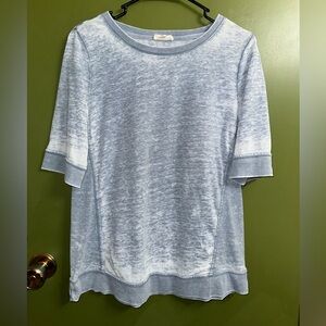 Jane & Delancey Lightweight Blue Gray Heathered T-Shirt